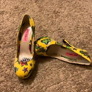 Shoes sold as is